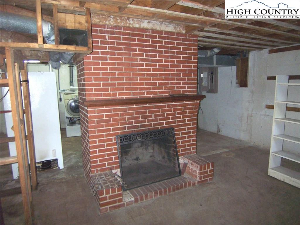 Image number 7 for the current listing