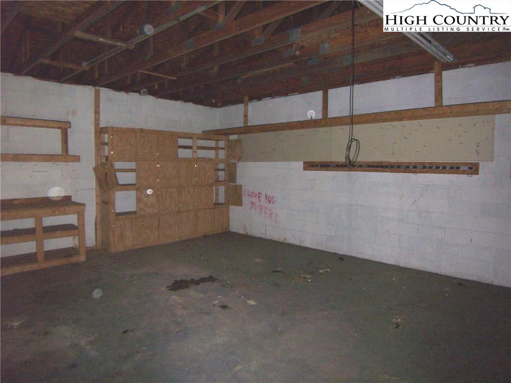 Image number 4 for the current listing
