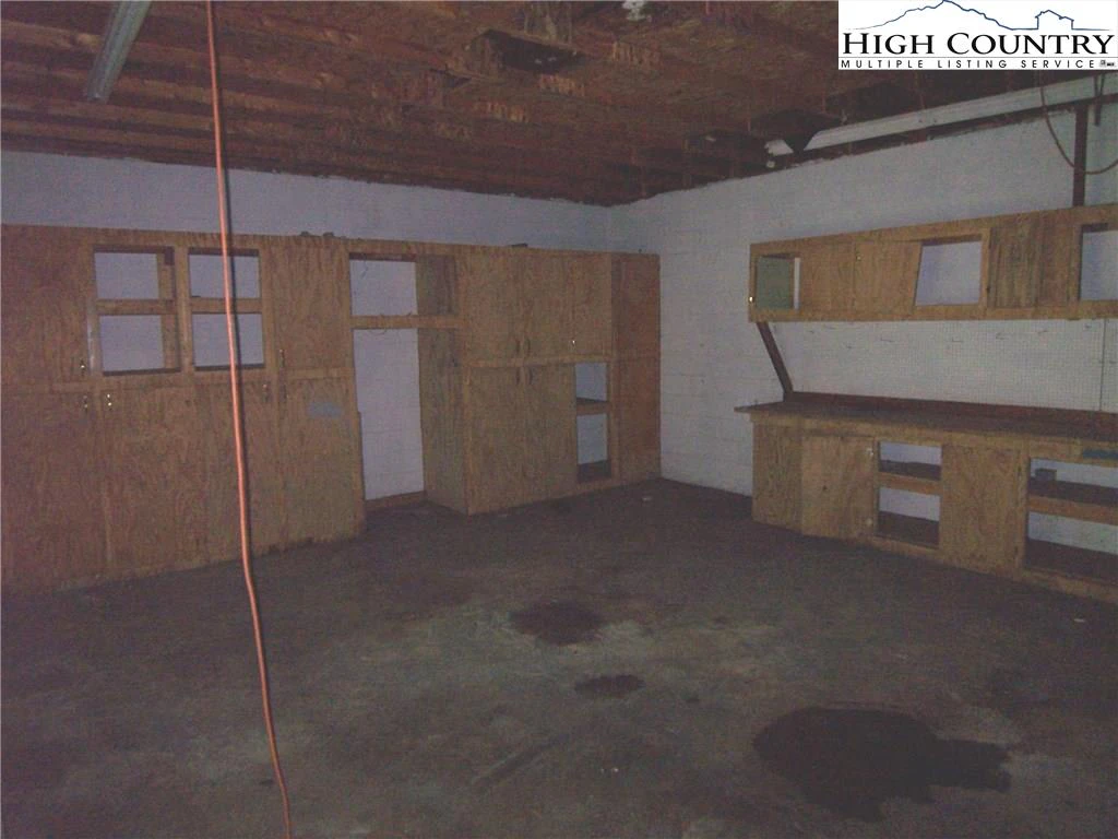 Image number 3 for the current listing