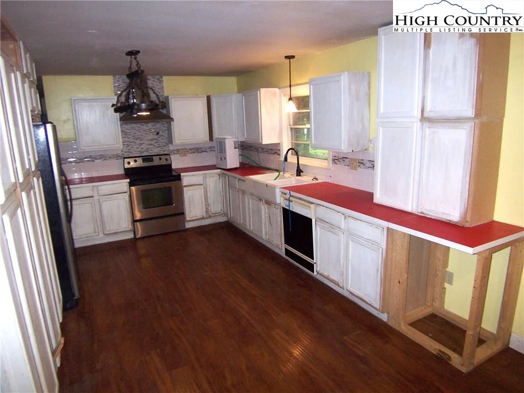 Image number 19 for the current listing