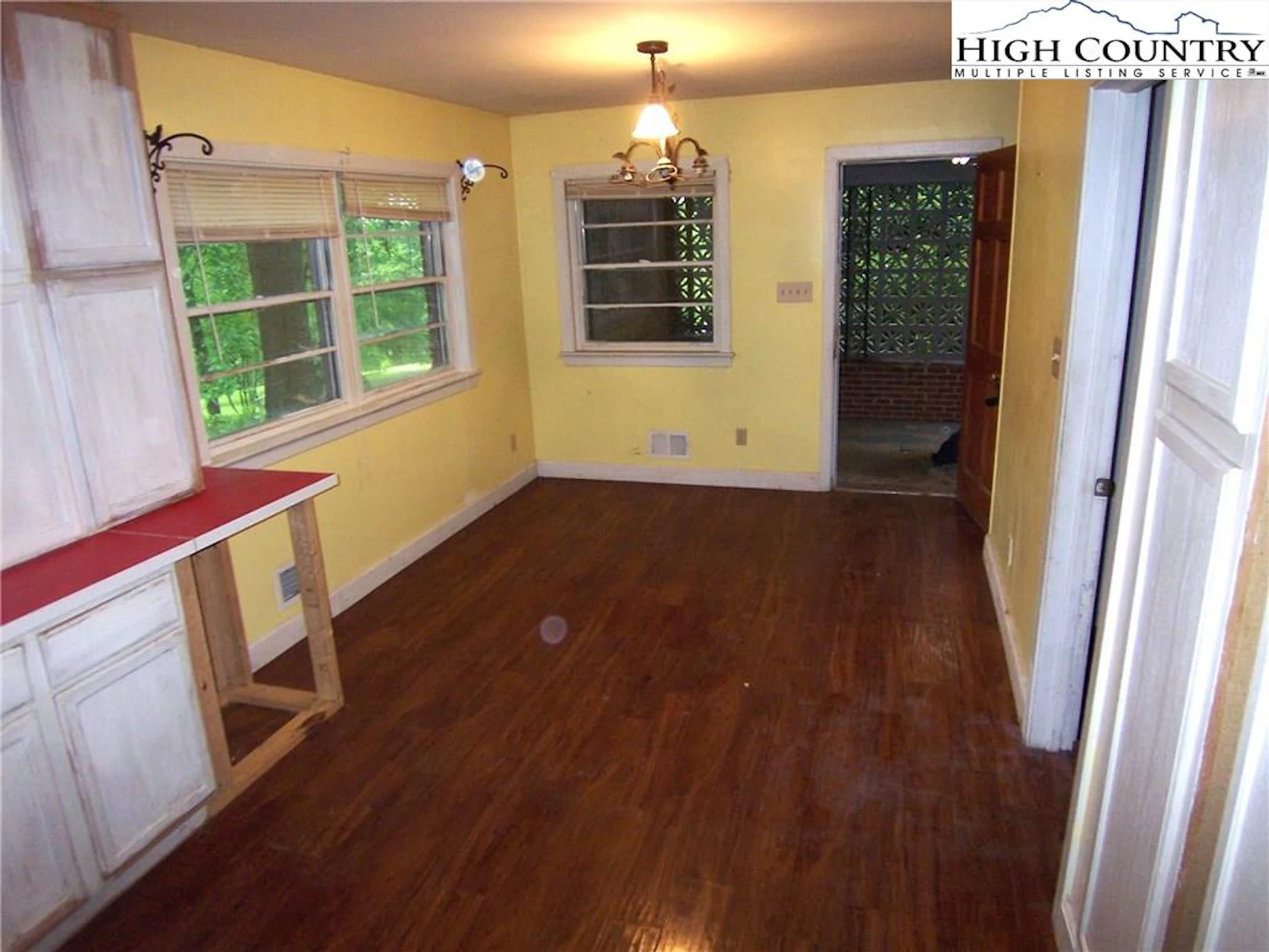 Image number 18 for the current listing