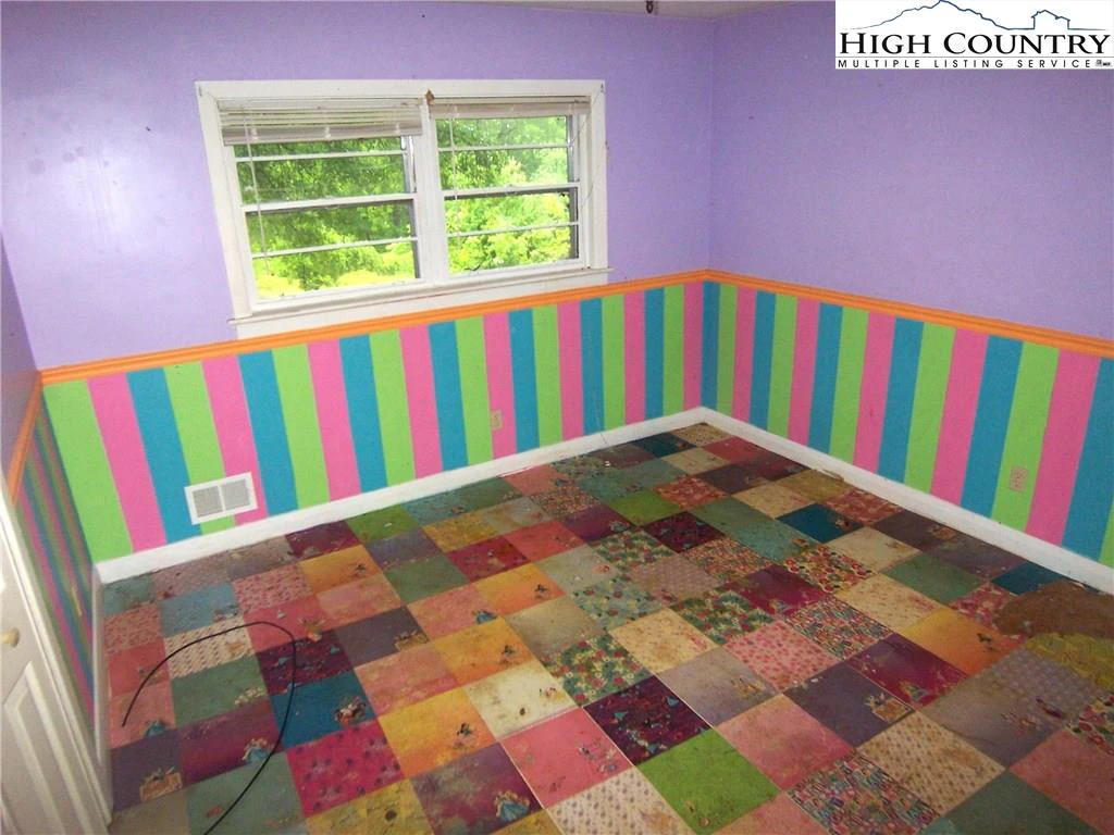 Image number 16 for the current listing
