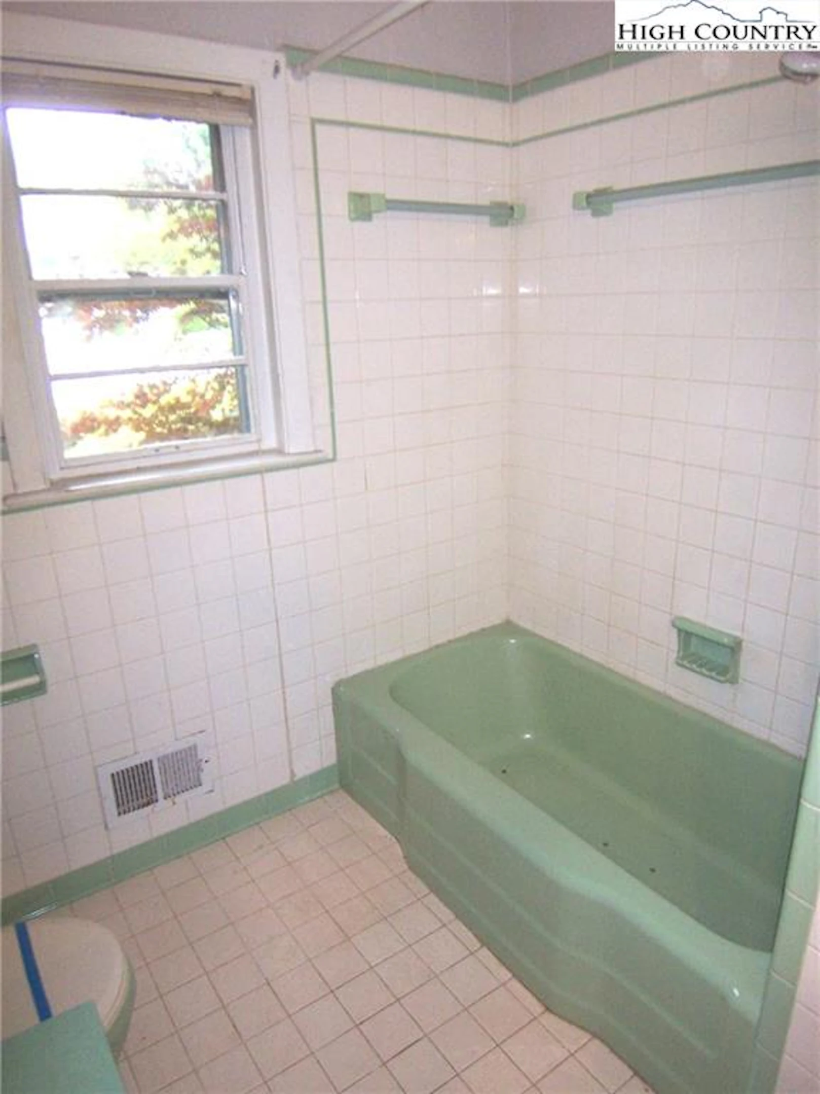 Image number 13 for the current listing