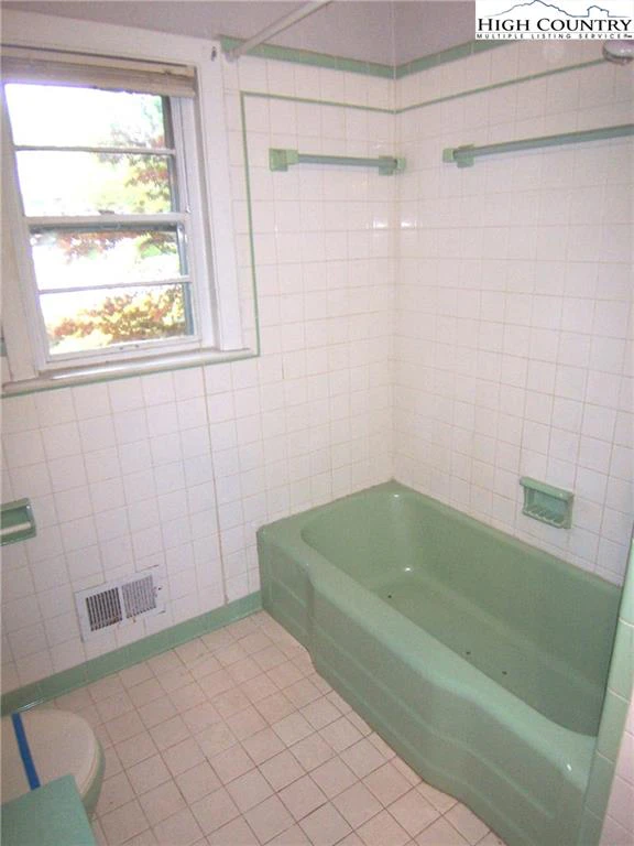 Image number 13 for the current listing