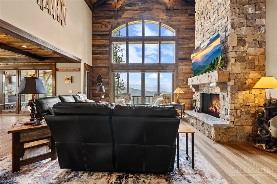 Image number 10 for the current listing