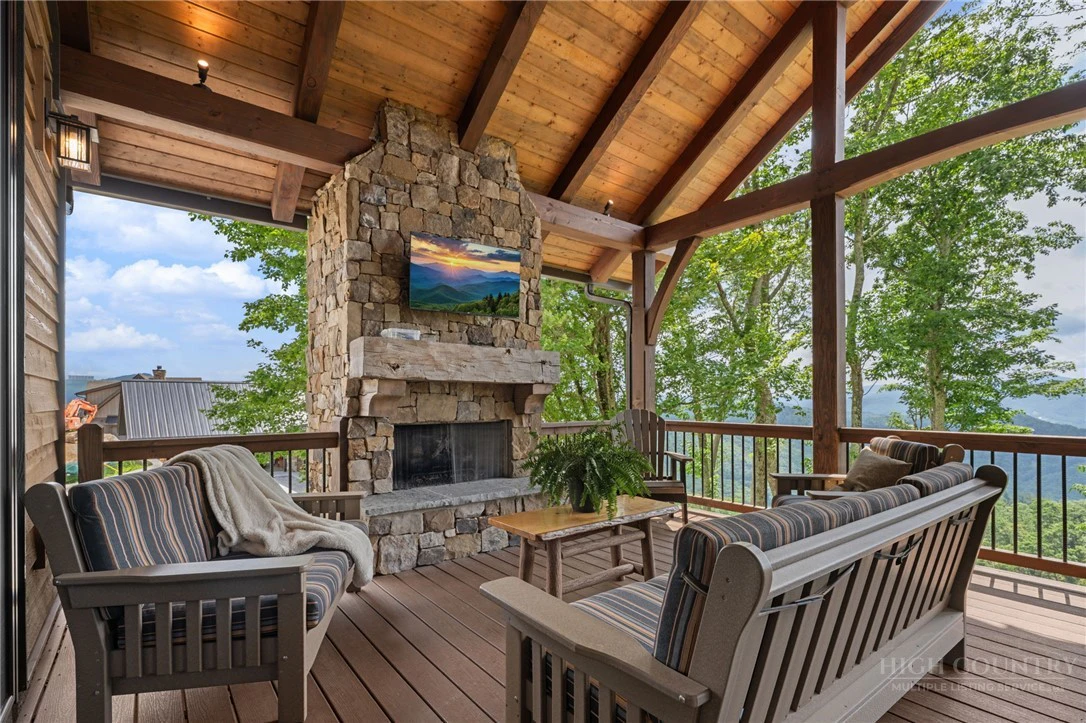Image number 16 for the current listing