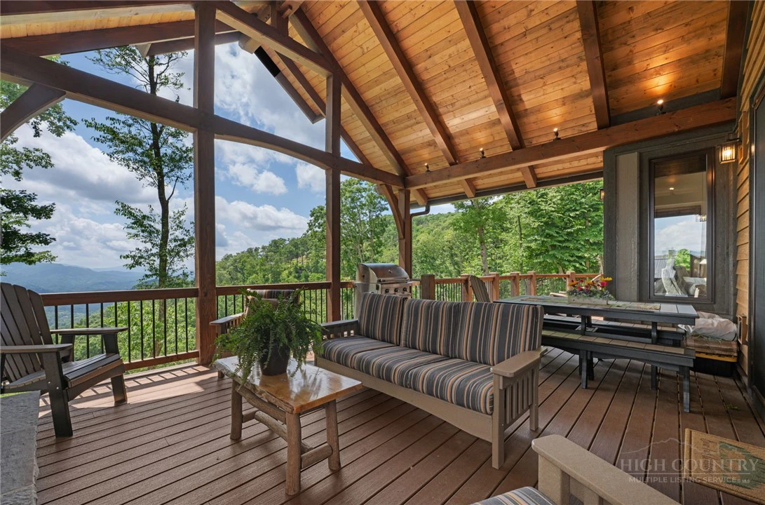 Image number 17 for the current listing