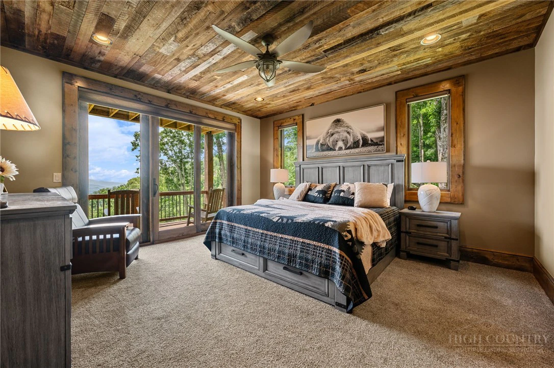 Image number 19 for the current listing