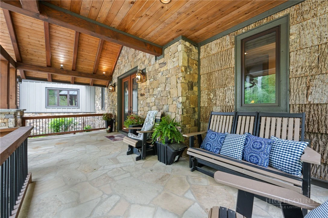 Image number 6 for the current listing