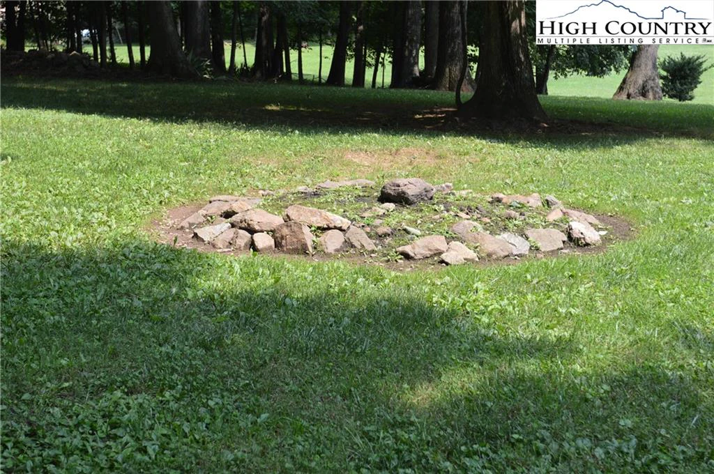 Image number 13 for the current listing