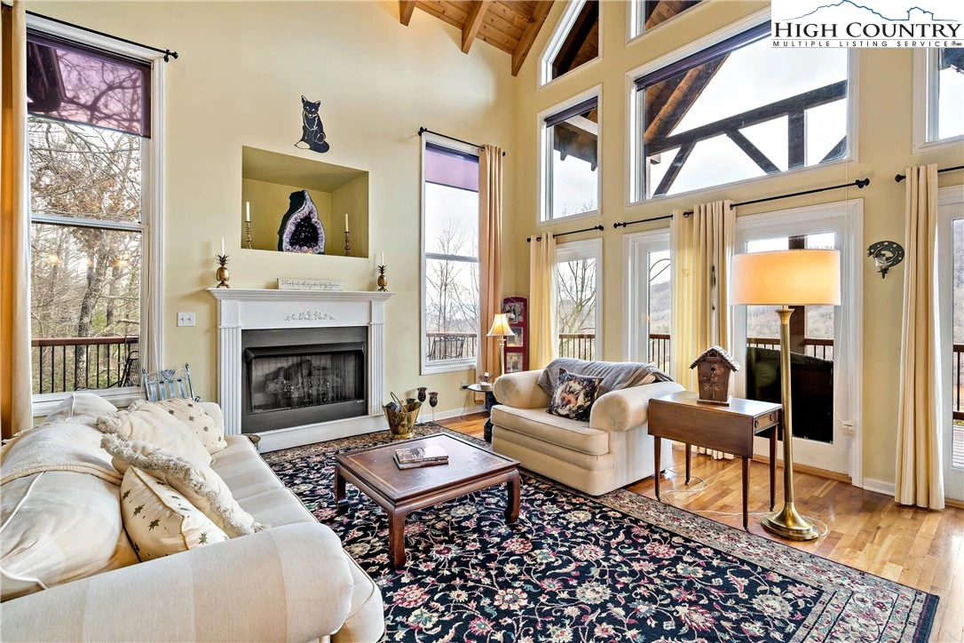 Image number 37 for the current listing
