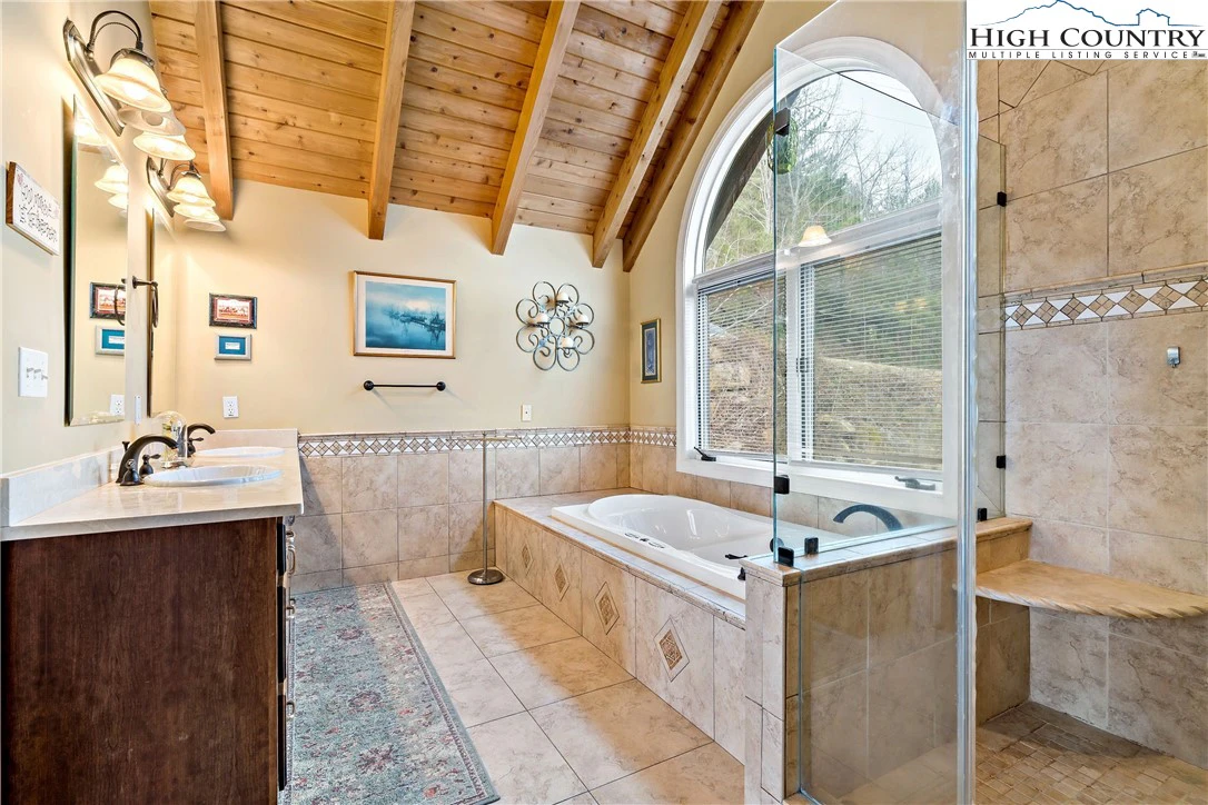 Image number 2 for the current listing