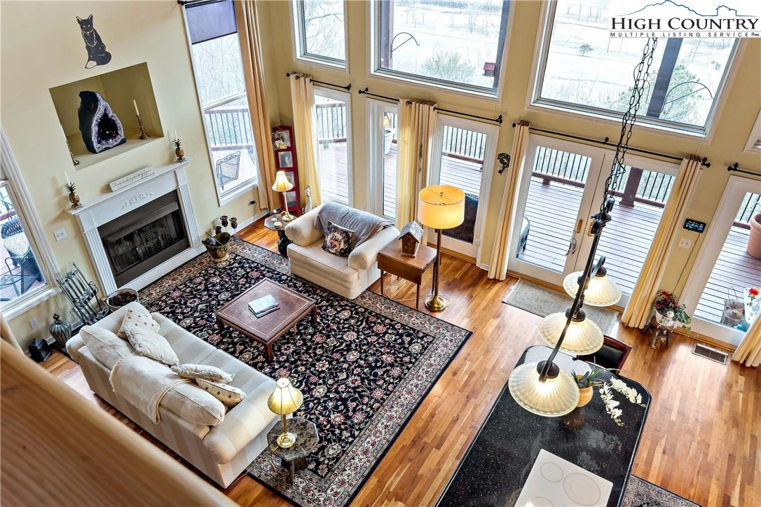 Image number 13 for the current listing