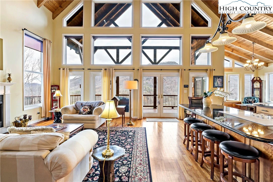 Image number 1 for the current listing