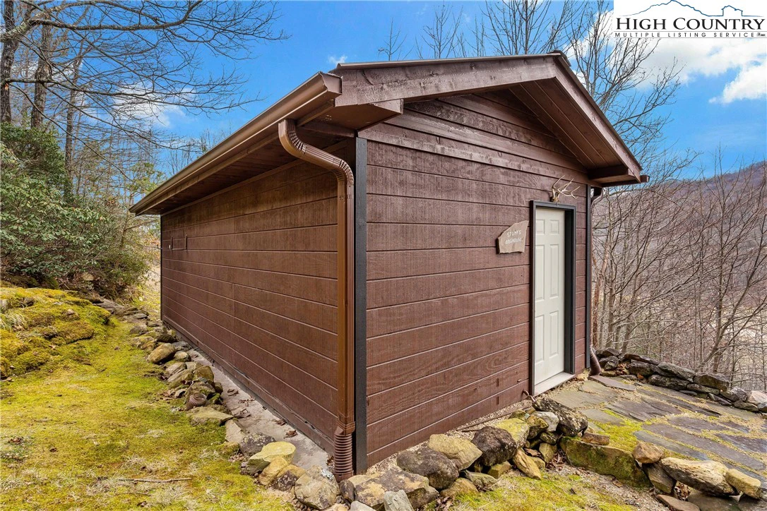 Image number 21 for the current listing