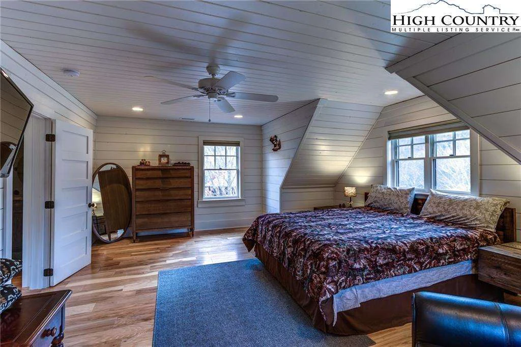 Image number 6 for the current listing
