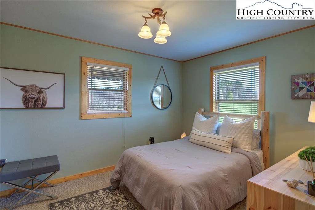 Image number 6 for the current listing
