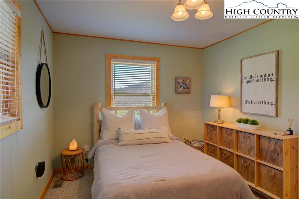 Image number 7 for the current listing