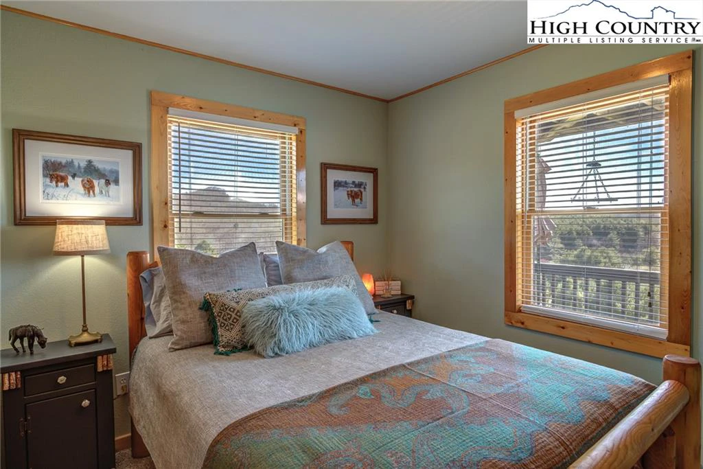 Image number 9 for the current listing