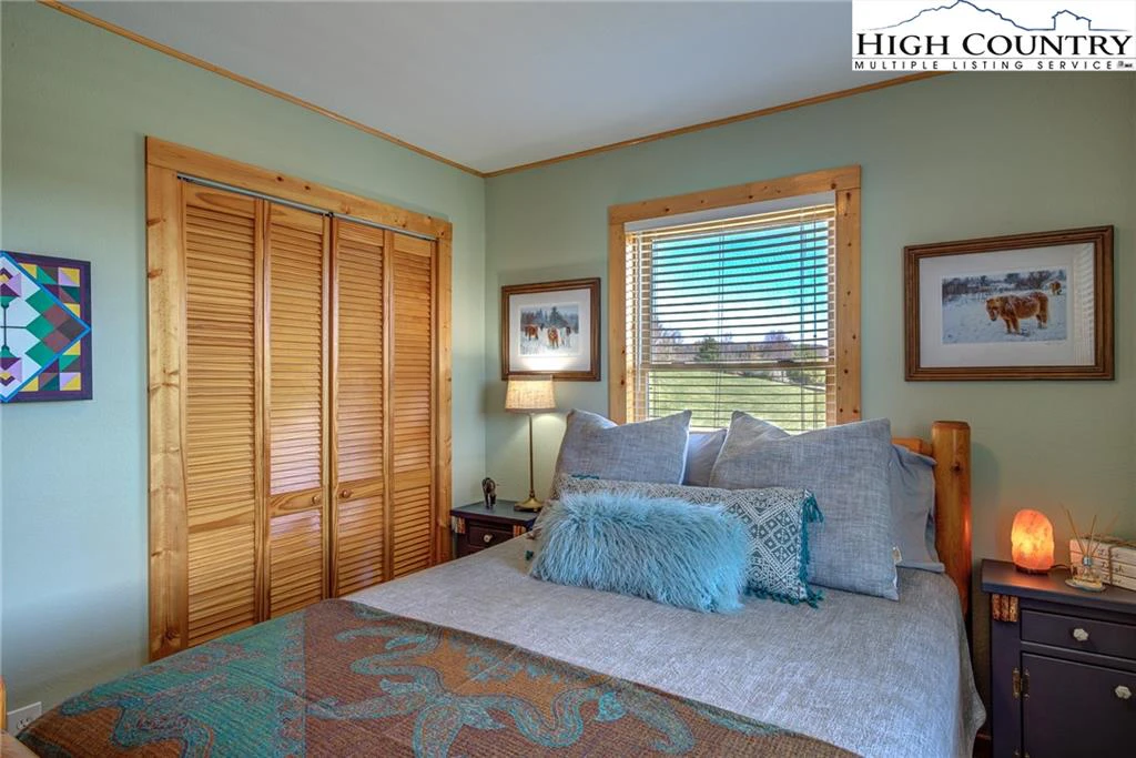 Image number 10 for the current listing