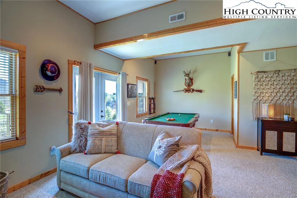 Image number 12 for the current listing