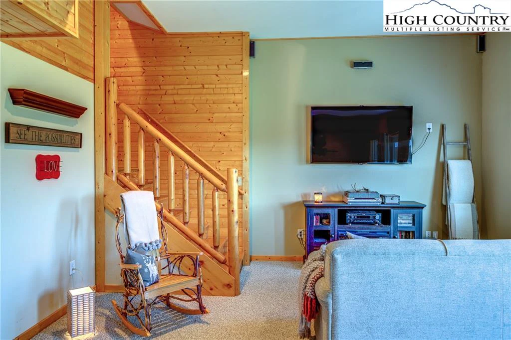 Image number 15 for the current listing