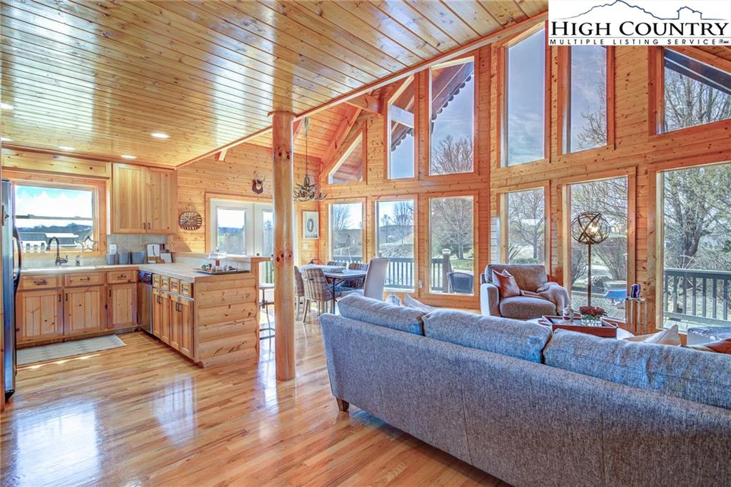 Image number 17 for the current listing