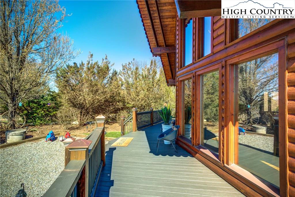 Image number 19 for the current listing
