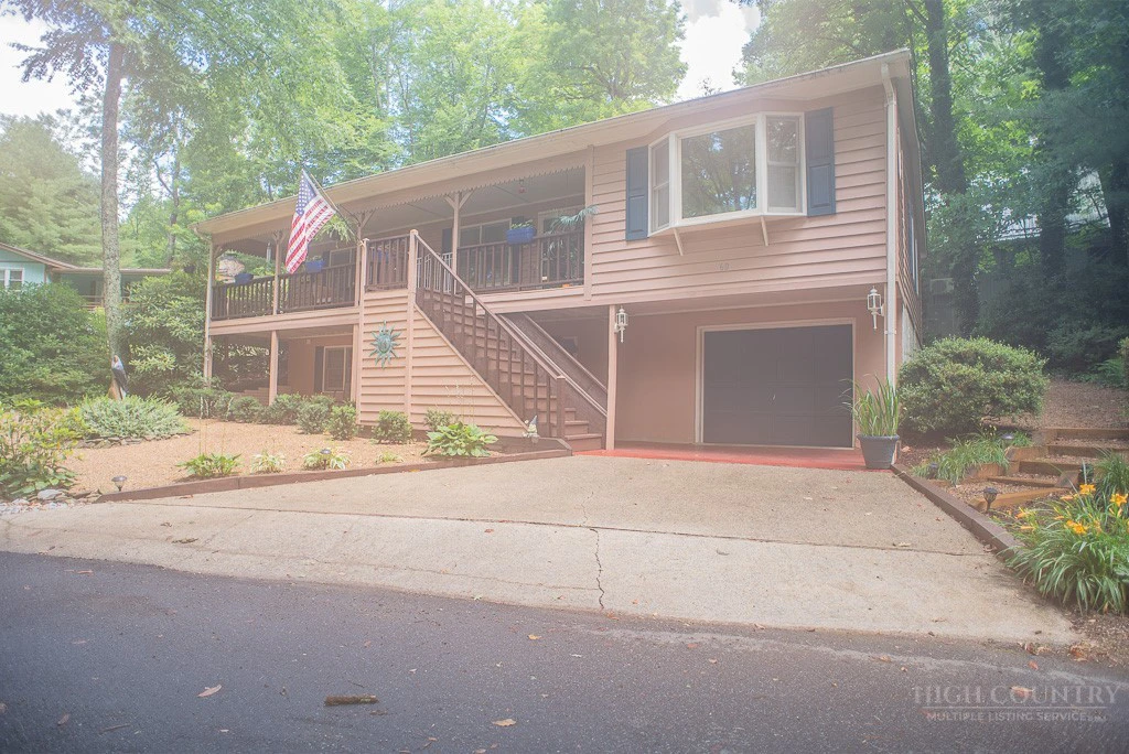 Image number 1 for the current listing