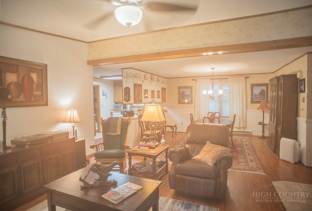 Image number 3 for the current listing