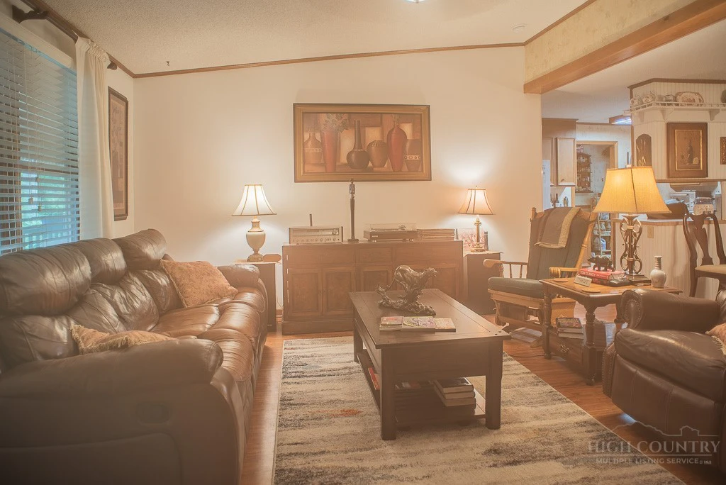 Image number 5 for the current listing