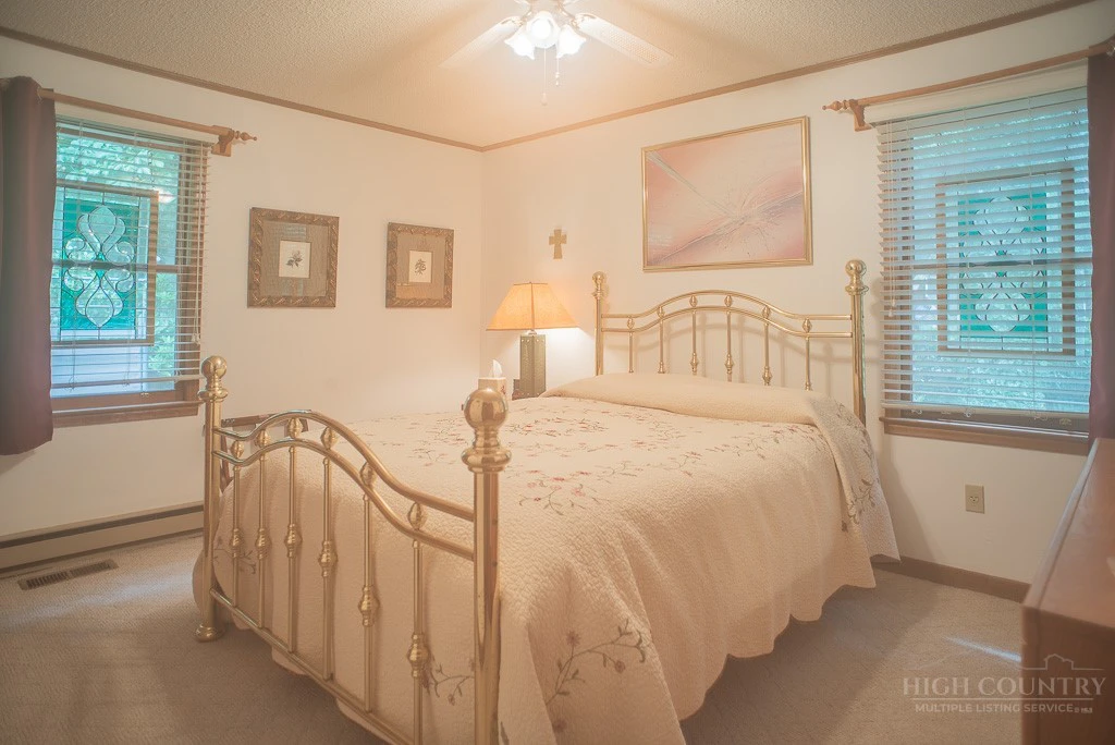Image number 11 for the current listing
