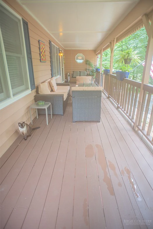 Image number 19 for the current listing