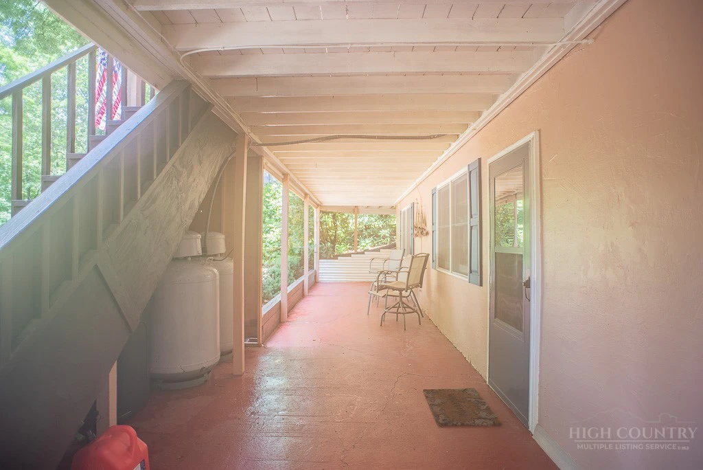 Image number 21 for the current listing