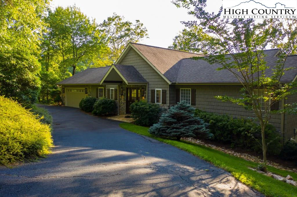 Image number 1 for the current listing