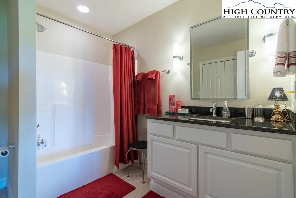 Image number 5 for the current listing