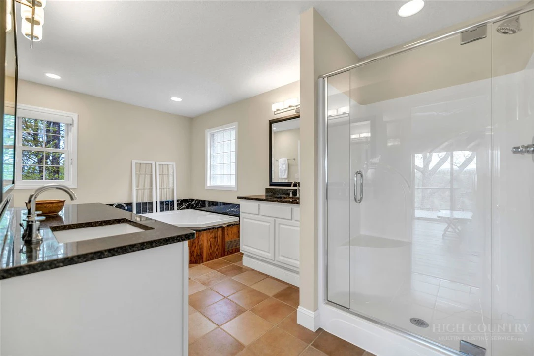 Image number 3 for the current listing
