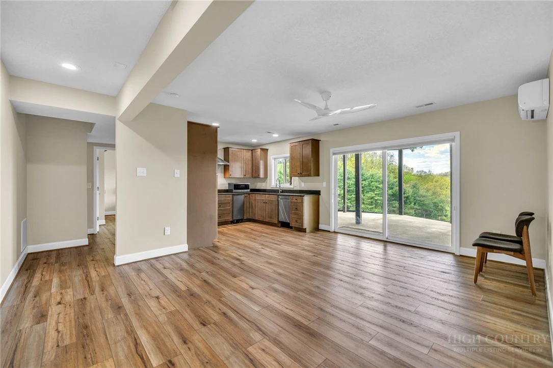 Image number 7 for the current listing