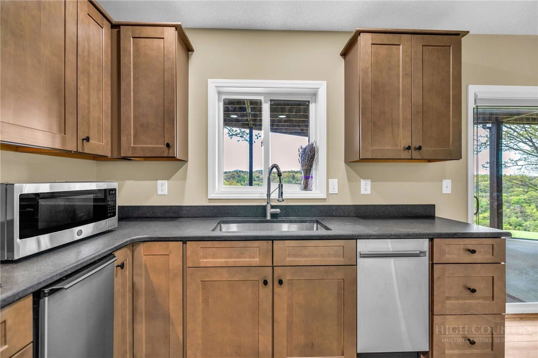 Image number 11 for the current listing
