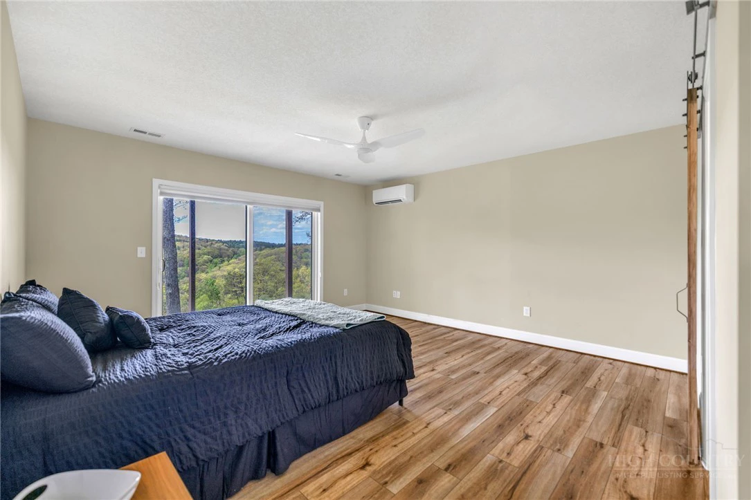 Image number 2 for the current listing