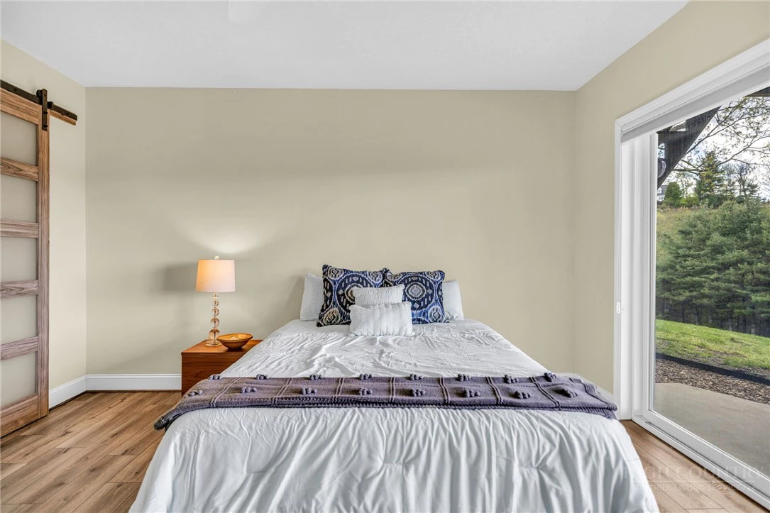 Image number 18 for the current listing