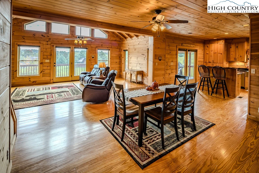 Image number 21 for the current listing