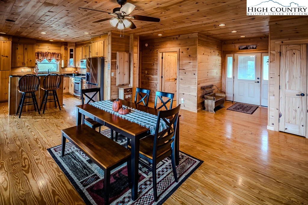 Image number 18 for the current listing