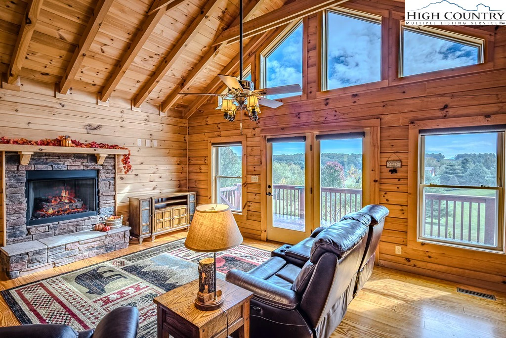 Image number 15 for the current listing