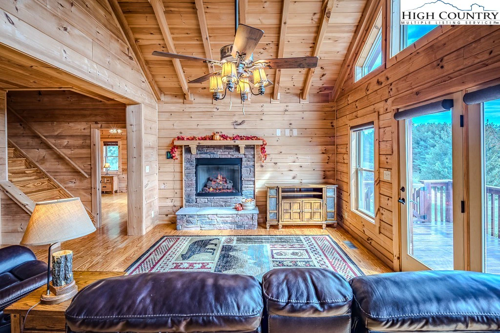 Image number 2 for the current listing