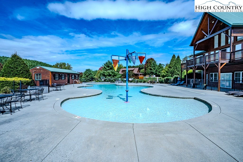 Image number 4 for the current listing