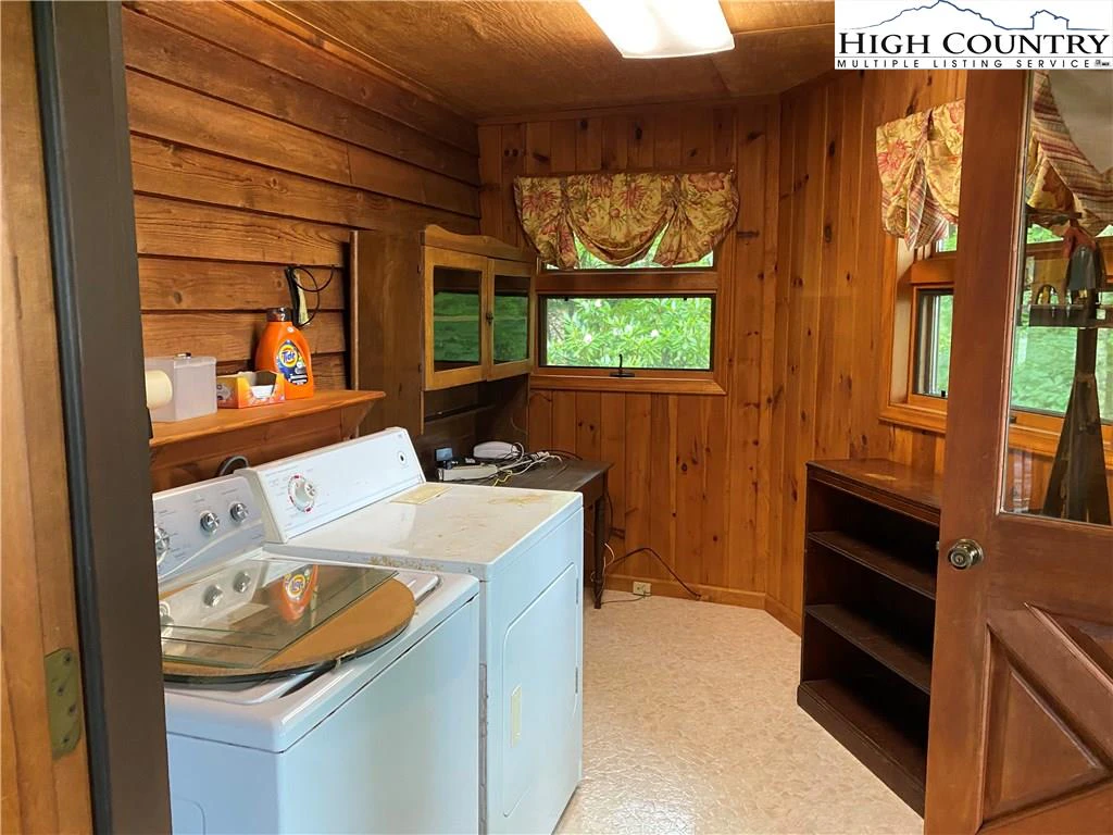 Image number 11 for the current listing
