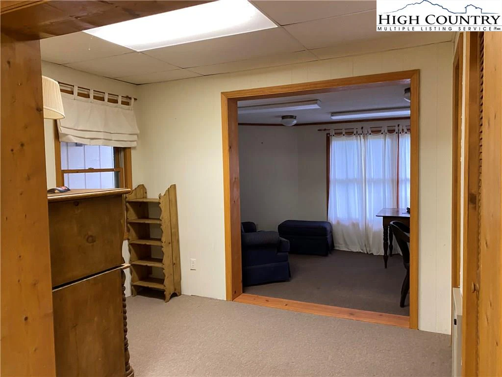 Image number 5 for the current listing