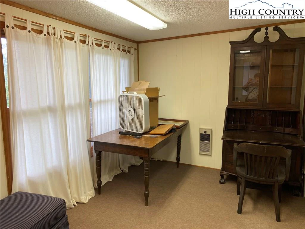 Image number 4 for the current listing