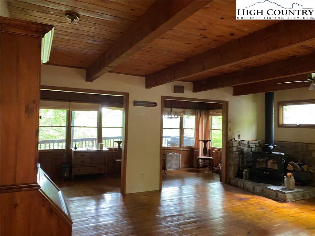 Image number 18 for the current listing